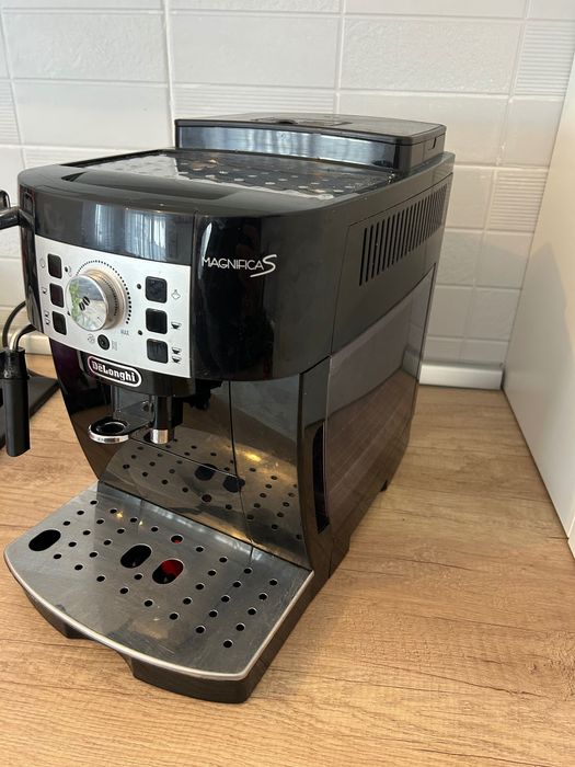 Expressor automat De’Longhi Magnifica S