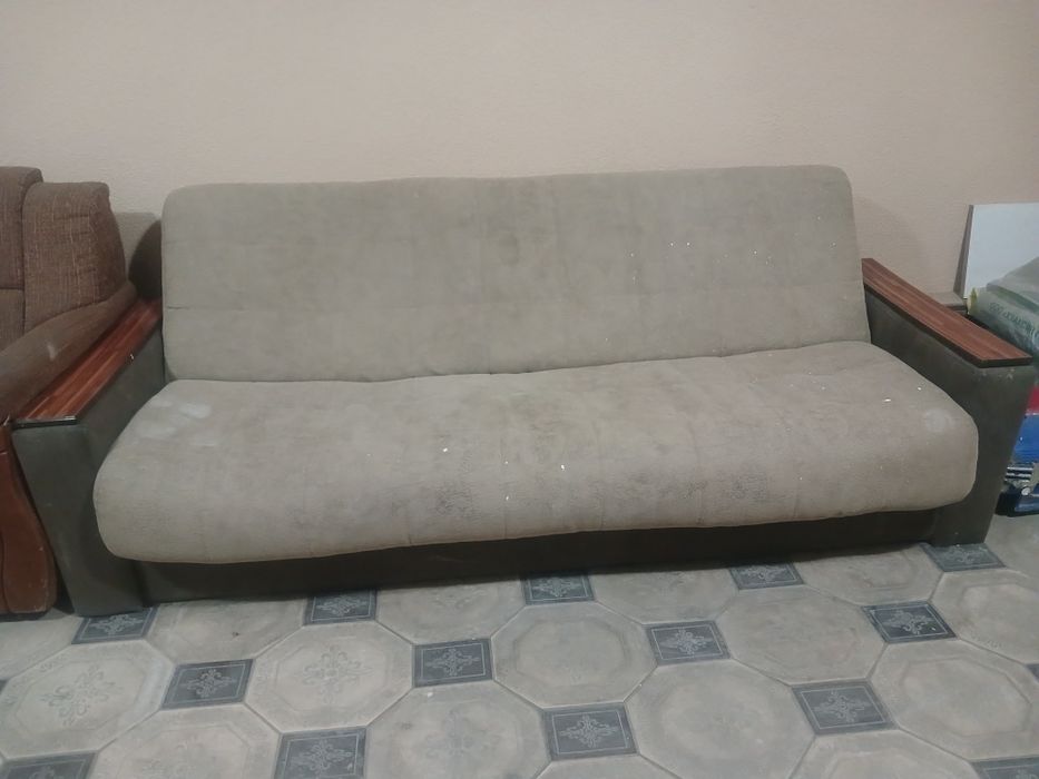 Продаётся срочно диван раскладной