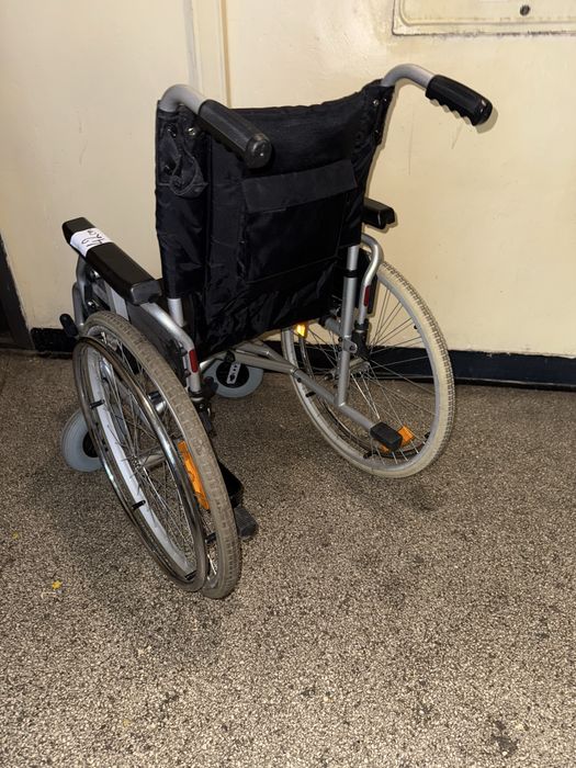 Carut scaum medical rulant batrani dizabilitati (ca nou)