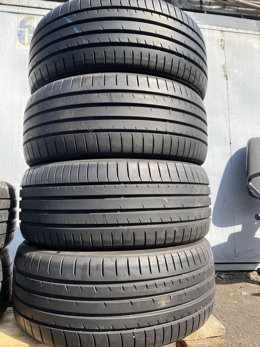 215/45/18 комплект бу TOYO