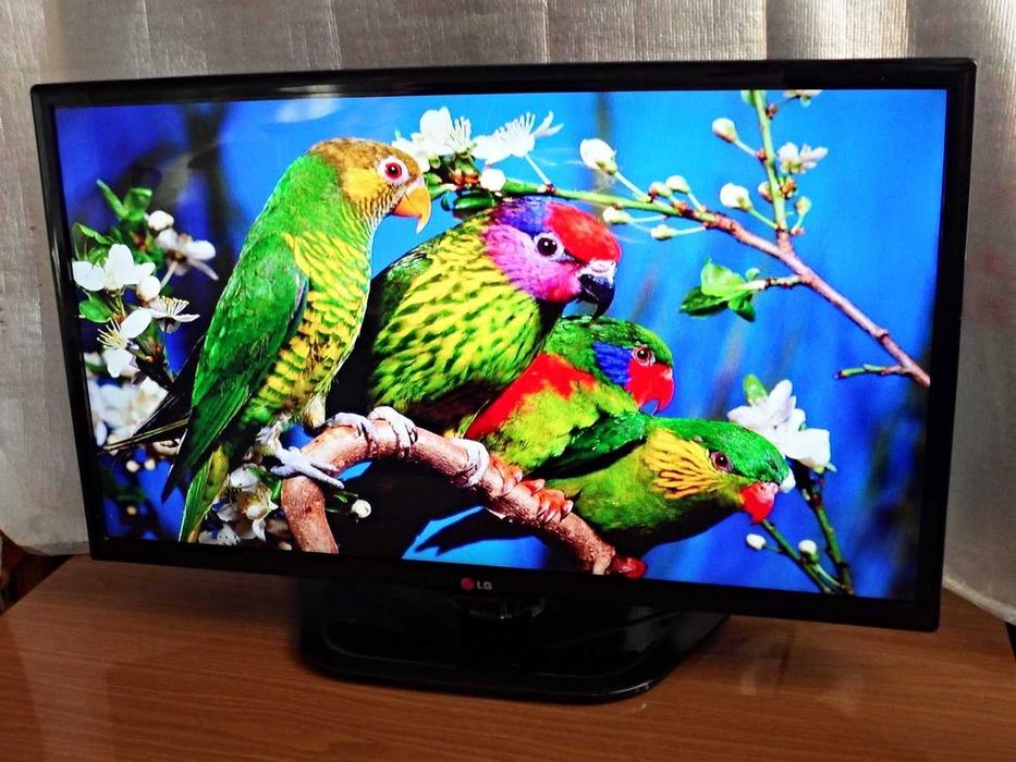 Led TV LG 82 см. Ловит цифровые каналы! В ИДЕАЛЕ! И новый SmartTVbox.