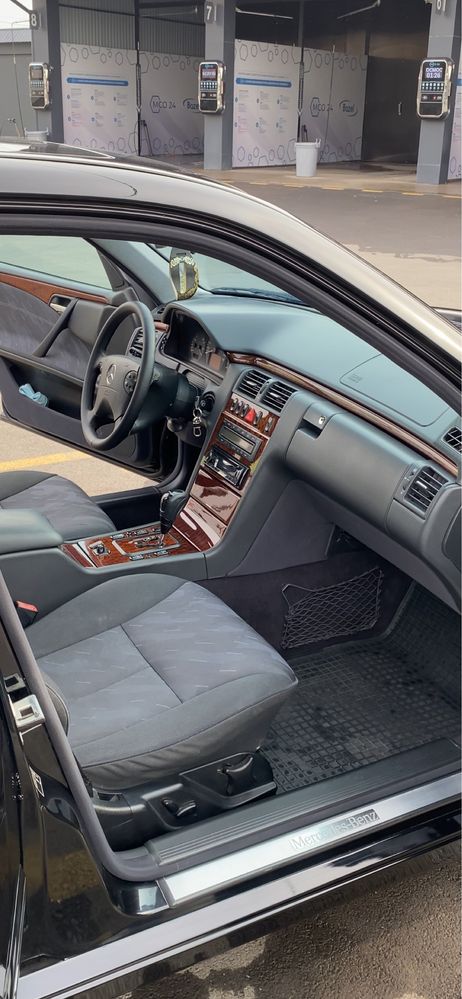 Mercedes benz w210. Zaychik