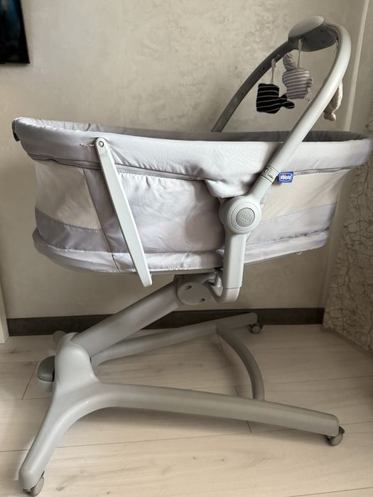 Продам (стульчик-люлька) chicco baby hug 4 B 1