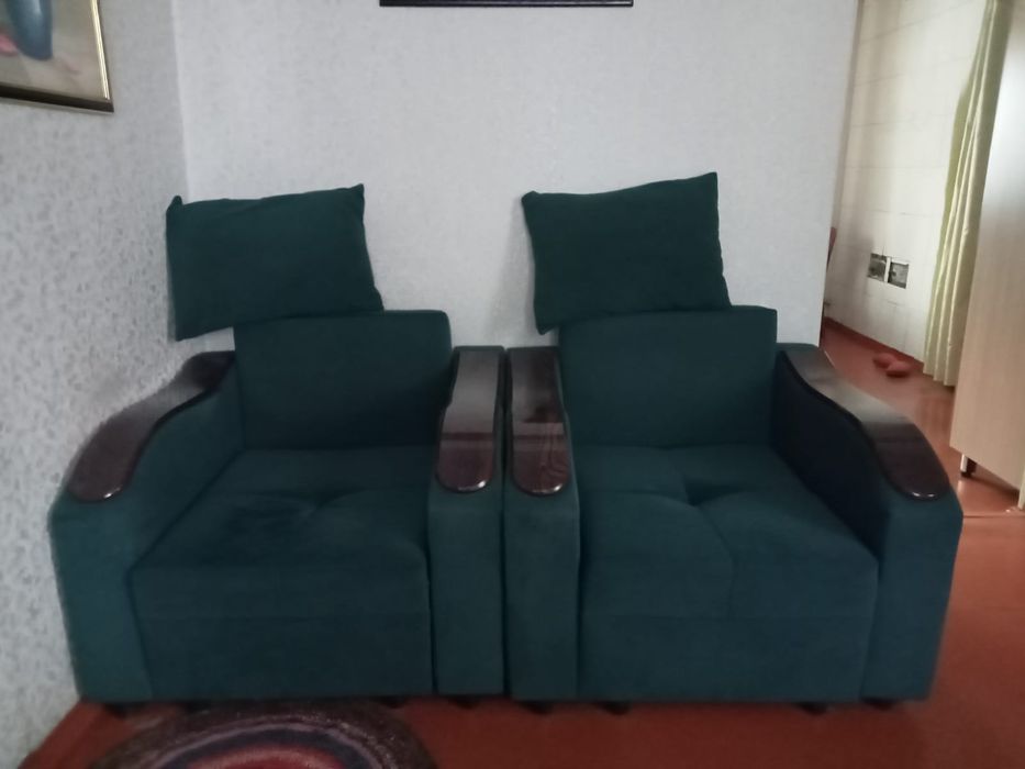 Продам диван и два кресла  в отличном состоянии.