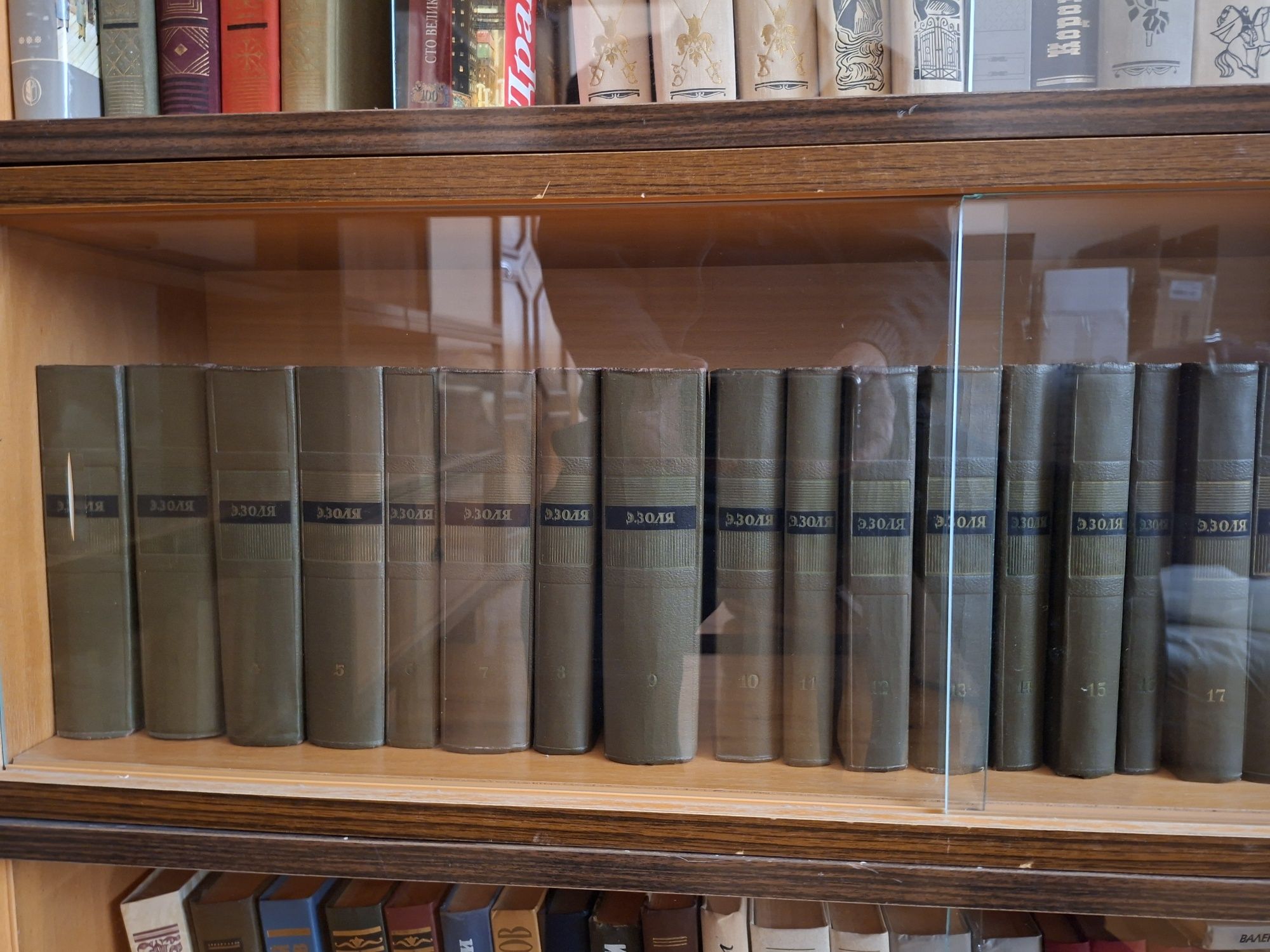 Продаются серии книг