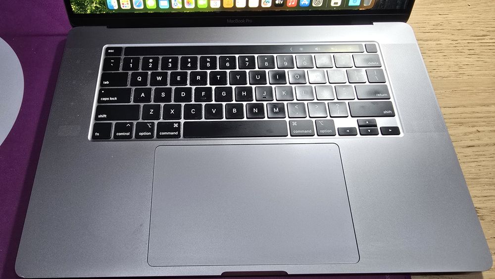 MacBook Pro 16 2019 i9 16GB 1TB SSD video 4GB A2141 spacegray