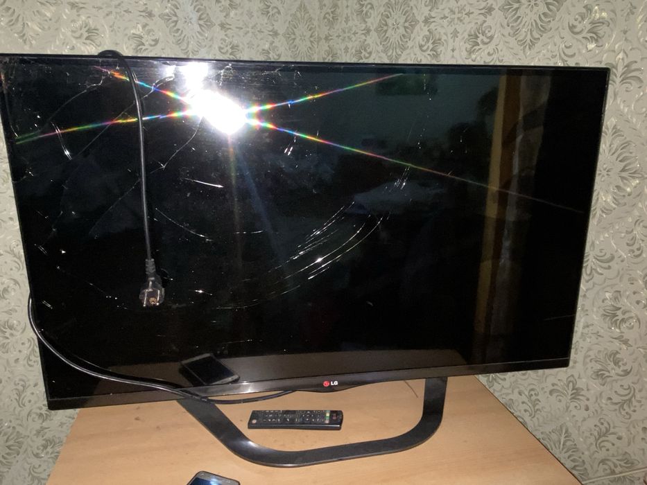 Продам телефизор битый