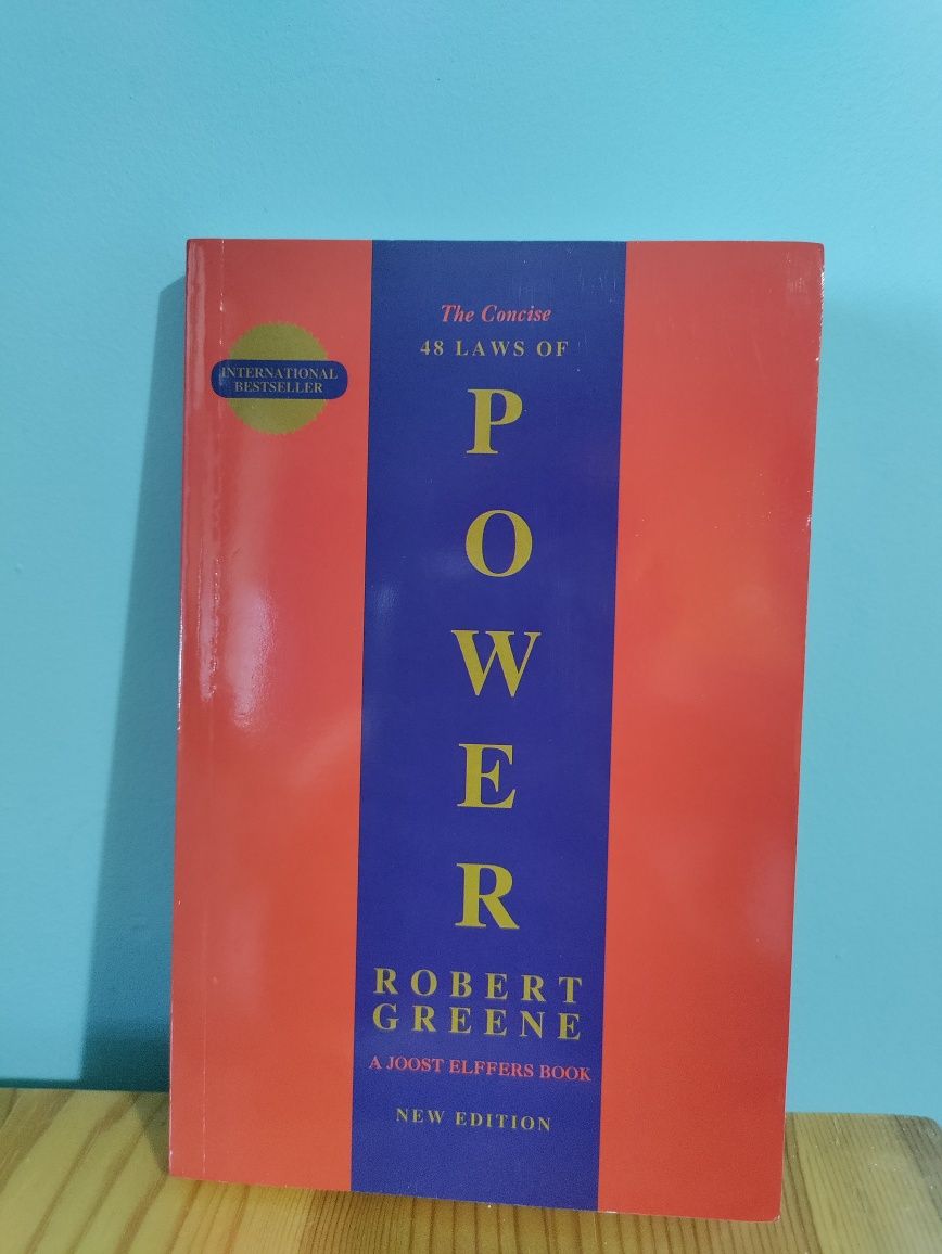 Книга на английски The concise 48 Laws of Power by Robert Greene
