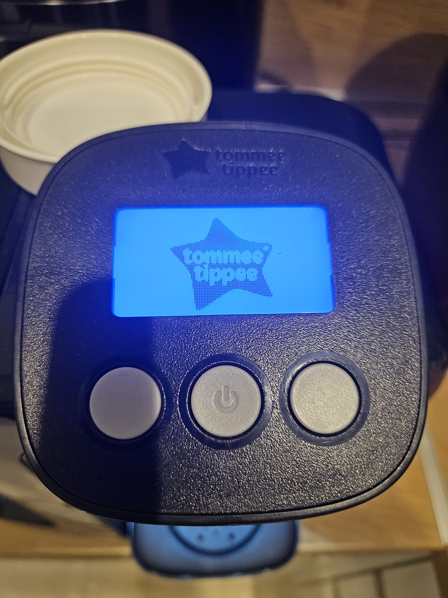 Продавам уред Tommee Tippee Perfect Prep Instant Baby Bottle Maker
