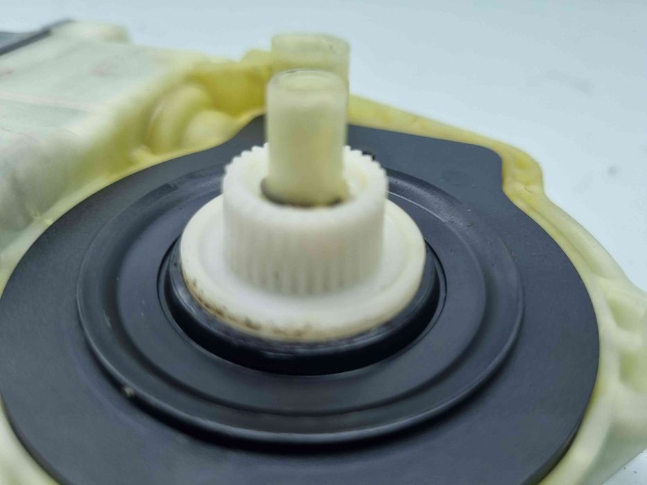 Motoras geam dreapta spate Volkswagen Passat B7 (362) [Fabr 2010-2014]