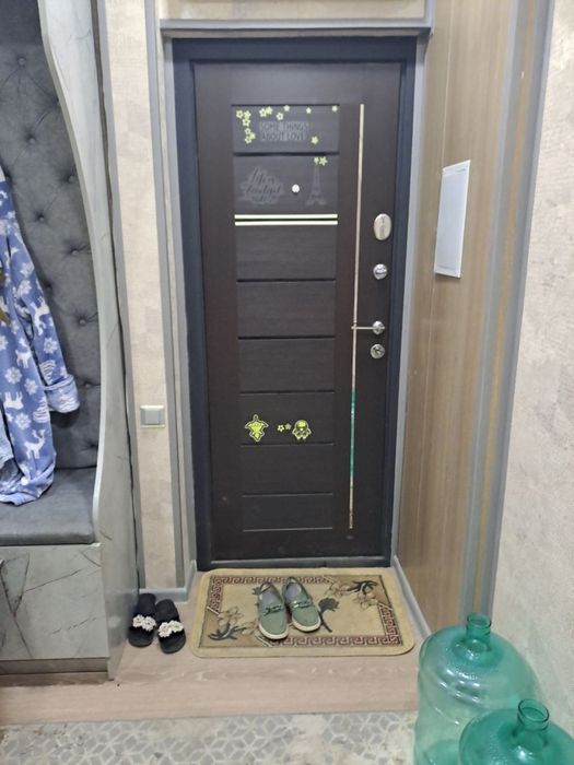 Тезда 3 хонали квартира сотилади.