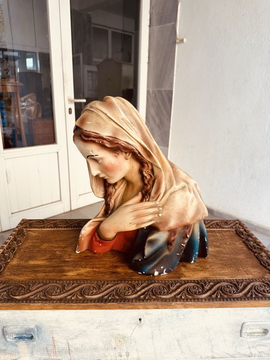 Гипсова статуя на Дева Мария от 60-те