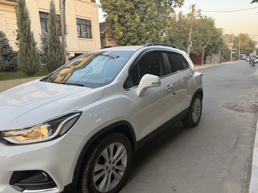 Срочно продаю свой машина Трекер 1 отлично состаяния