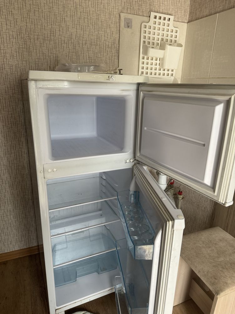 Холодильник продаю в связи с переездом