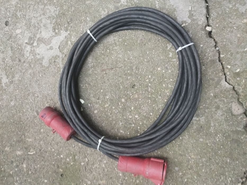 Cablu prelungitor 380V diferite lungimi cu capete de 16 A sau 32 A