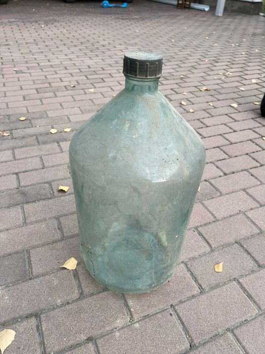 Продам бутыль, банка 20 литров, с крышкой