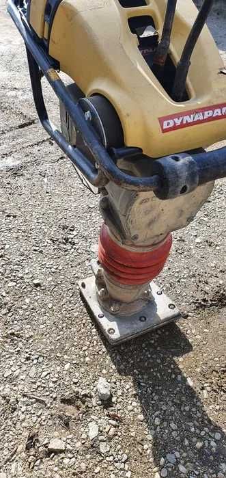 inchiriere utilaje de constructii mai compactor