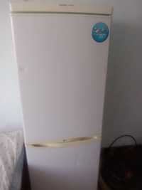 Продам холодильник в рабочем состояний и машинку полу автомат