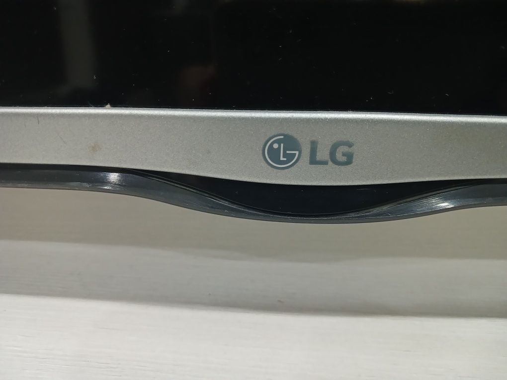 Телевизор LG 32 дюйма в отличном состоянии