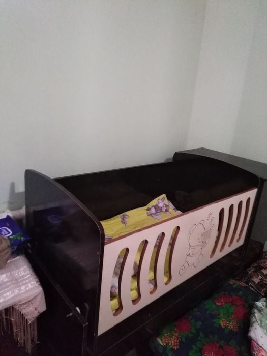 Продаётся детская кроватка. Кровать 2 в 1, люлька имеется