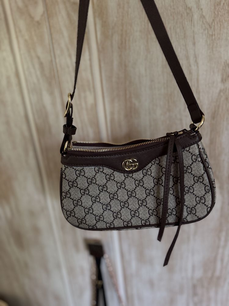 Gucci чанта естествена кожа