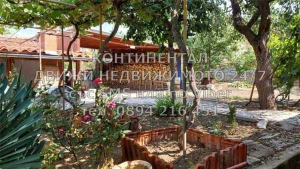 Двуетажна тухлена къща 110м2 с двор 500м2 отл. състояние - код 61875