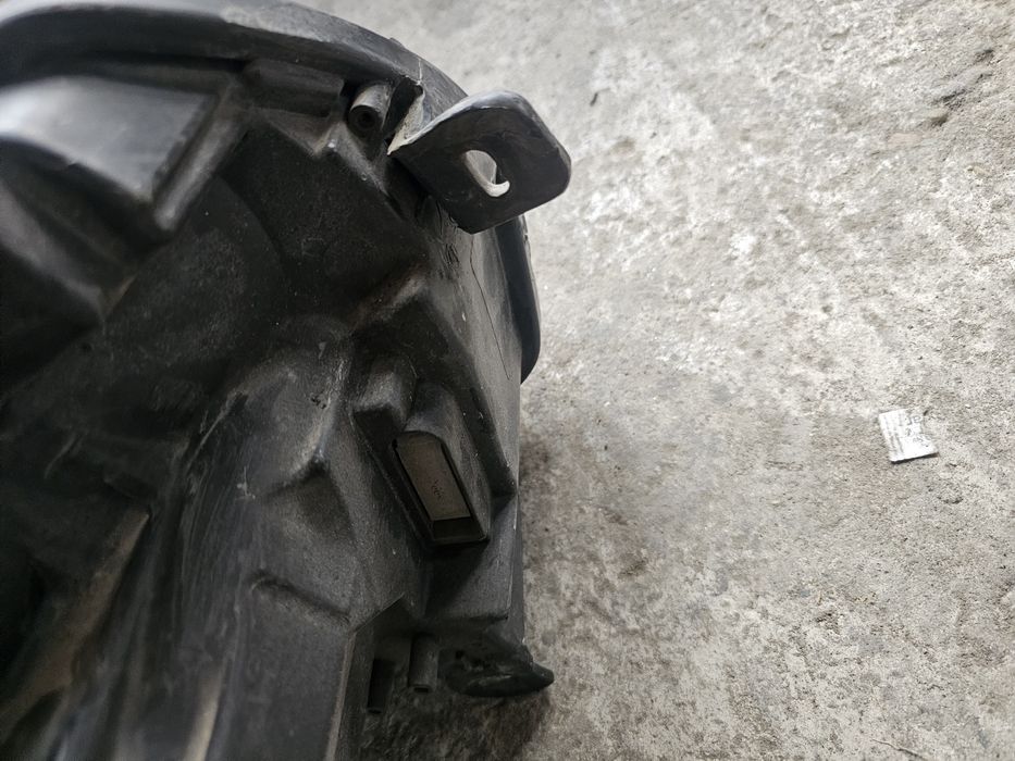 Far stânga  Logan II MCV (2013 - Prezent)