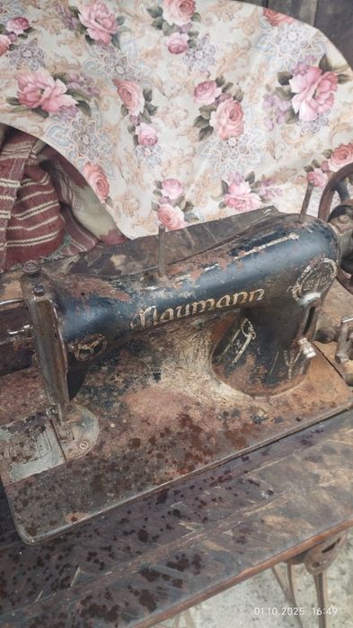 Mașina de cusut Naumann