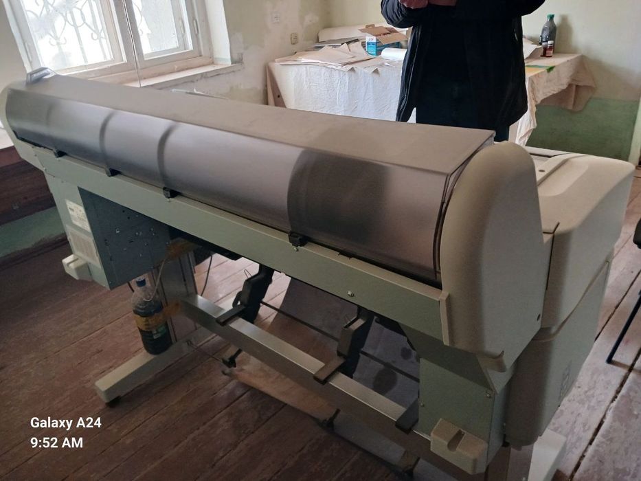 Plotter printer sotiladi