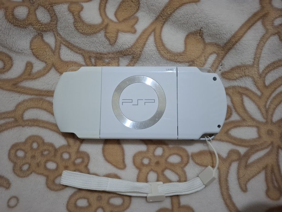 Sony PSP 2000 White 4GB в отличном состоянии