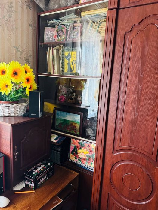 Шкафы книжные полированные 2шт. в хорошем состоянии