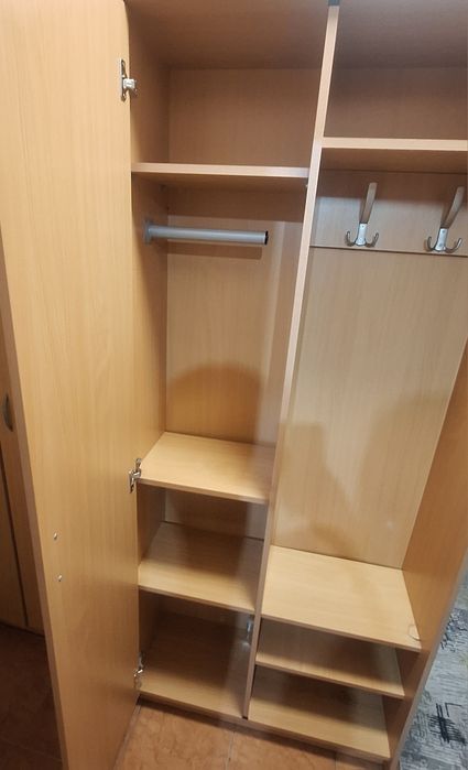 Vand cuier tip dulap