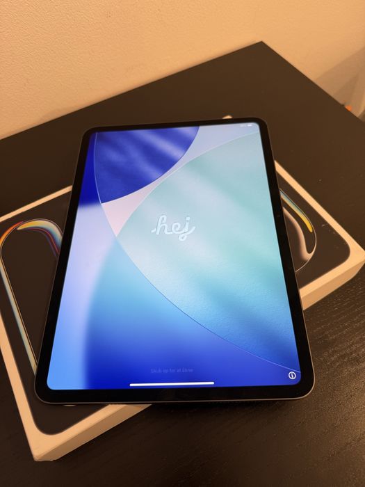 iPad Pro 11” M4, Wi-Fi, 256 GB, aproape NOU, 11 cicluri de incarcare