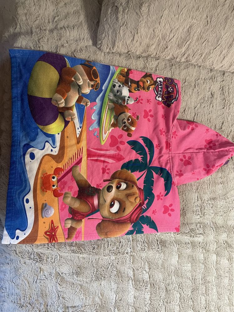 Пончо хавлия различн р-ри paw patrol, mini mouse, калинката и черния