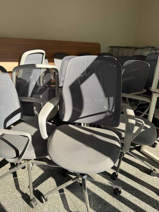 Стол и кресло 16 шт в хорошем состоянии