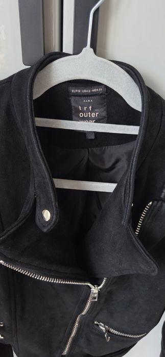 Велурено яке Zara, жилетка Guess, Peak