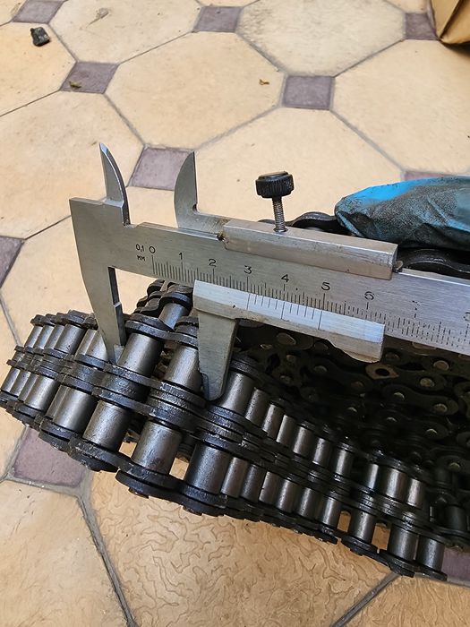 Цепь цилиндрическая металлическая