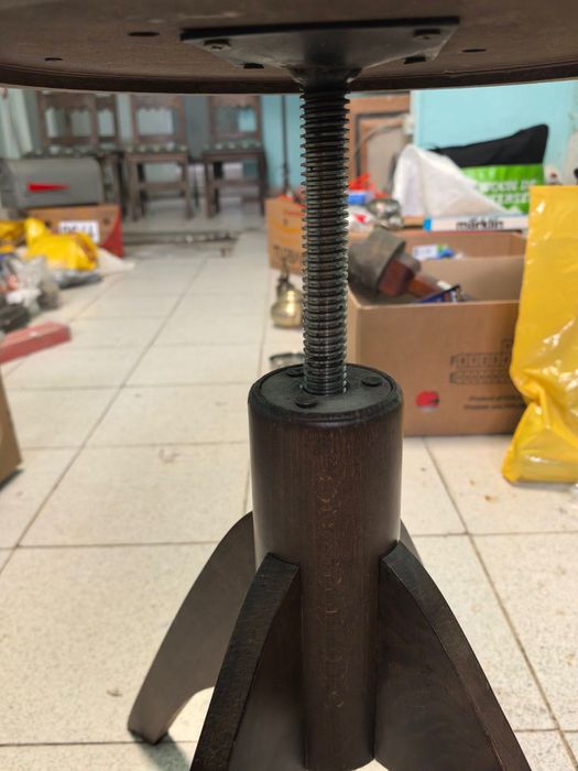 Винтидж стол за пиано