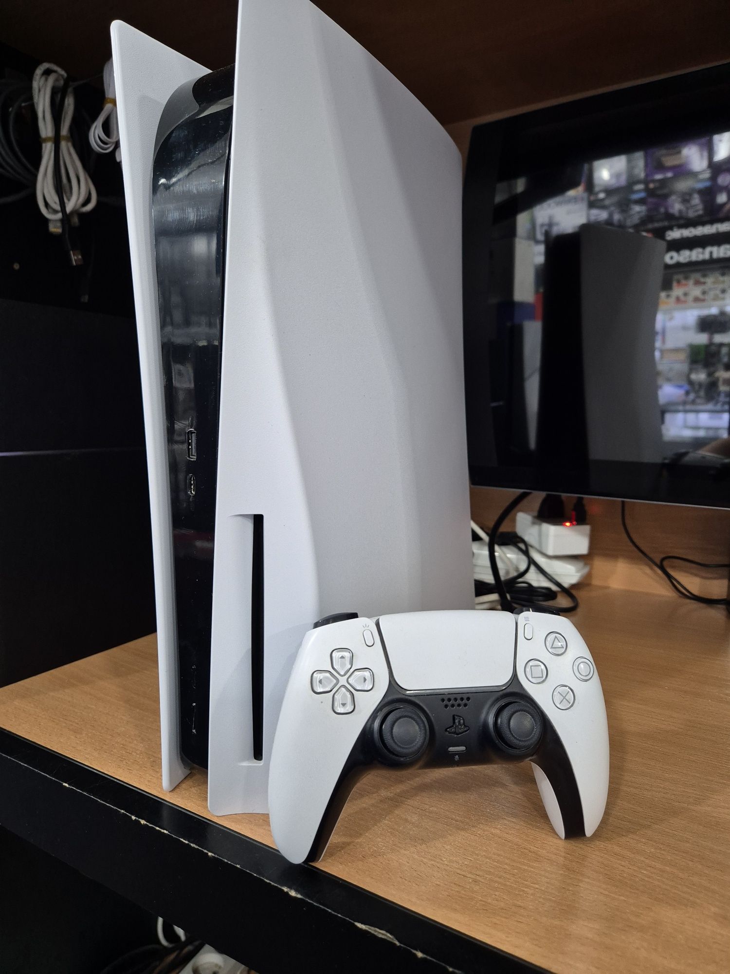 Playstation 4 + игры запись + 2 джойстик