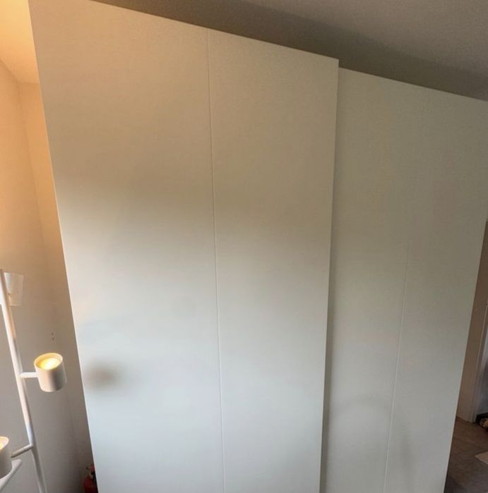 Dulap cu uși culisante