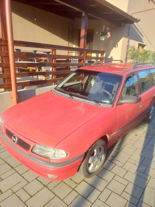 Opel Astra F 1.7 Diesel 1995 – jante aliaj, baterie nouă, stare bună.