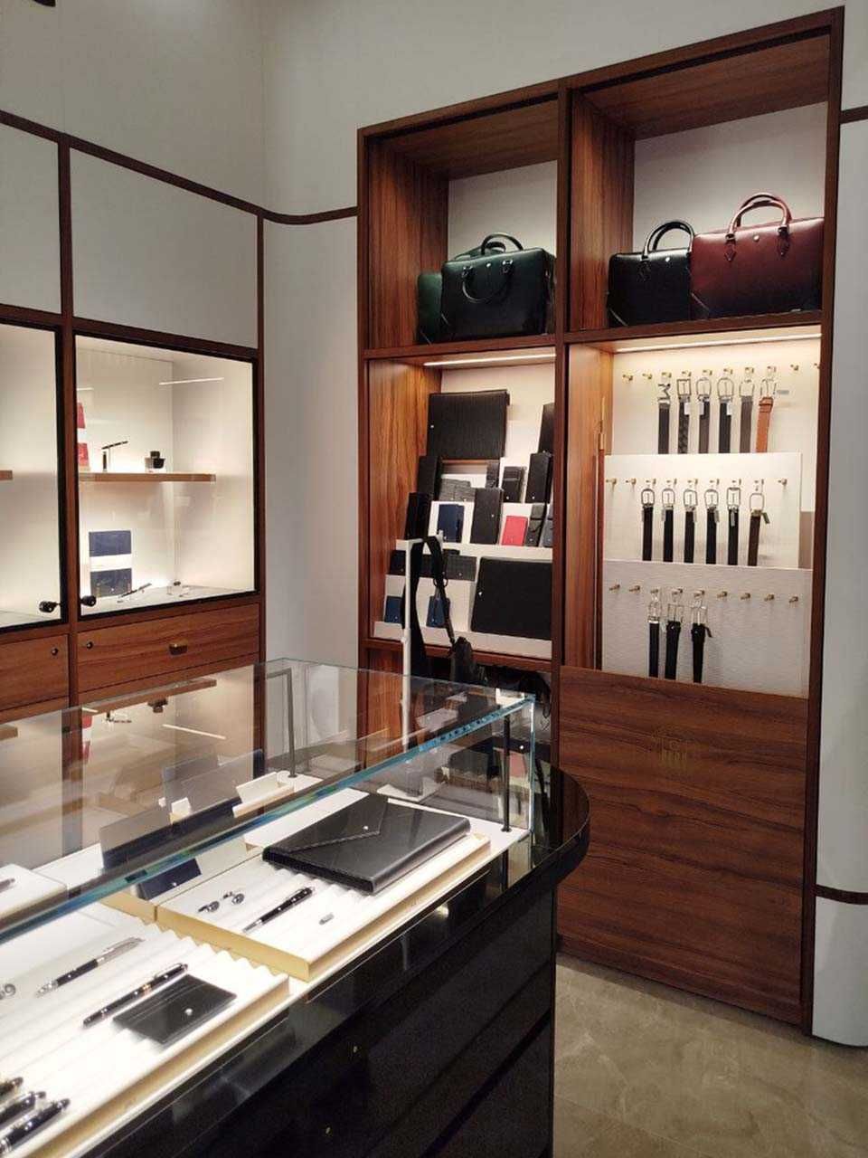 Сумки и аксессуары от официального представителя Montblanc
