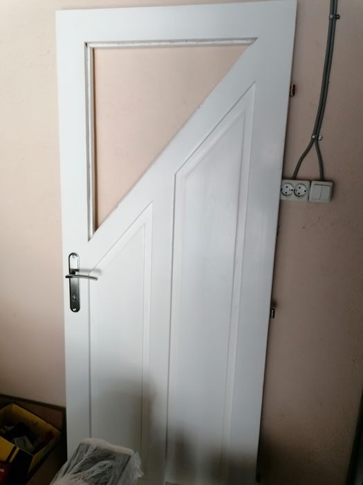 Vând uși de interior lemn masiv