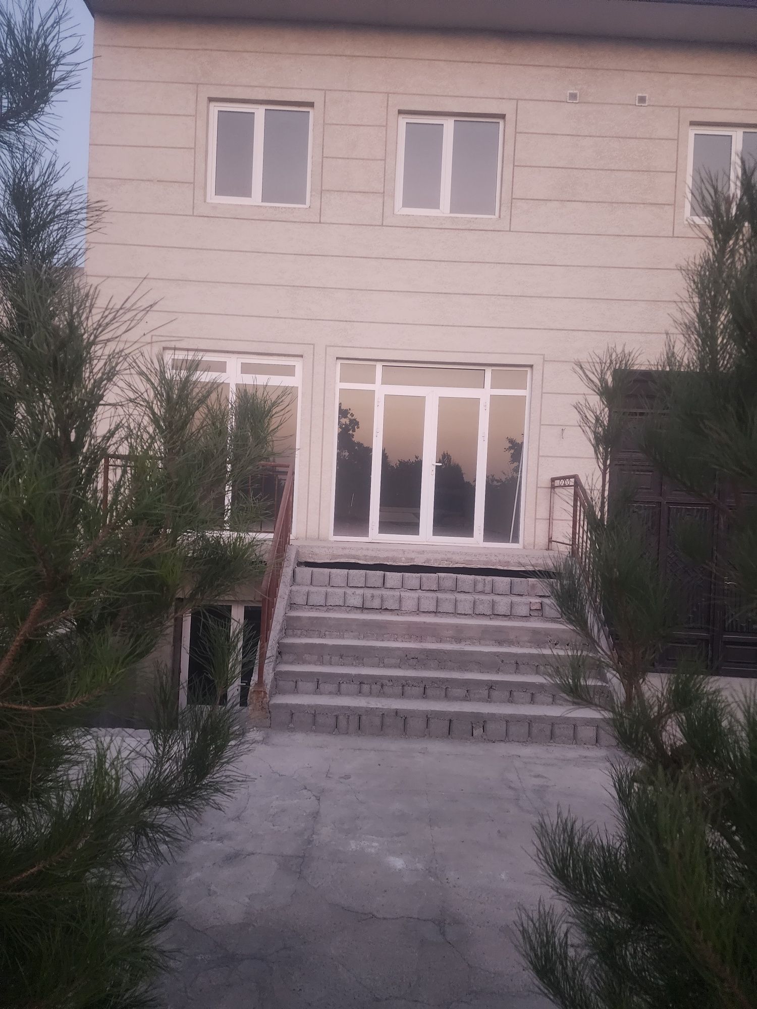 Bino birinchi qavat va podval ijaraga berilad 150 kvadrat metr