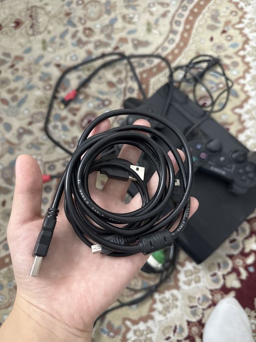 Ps 3 , плестейшн 3 , внутри есть 9 игра нету царапин , не логает.