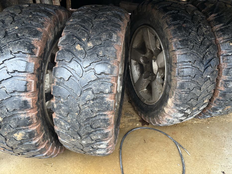 Vand  4 jante cu tot cu cauciucuri