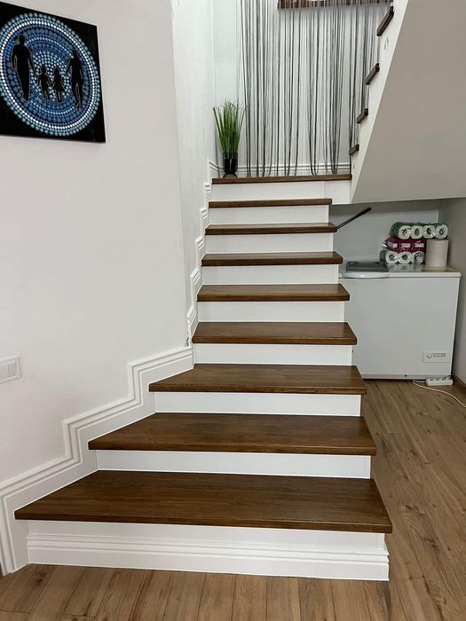 Scări din lemn masiv