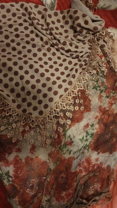 Batic  cu franjuri, esarfe