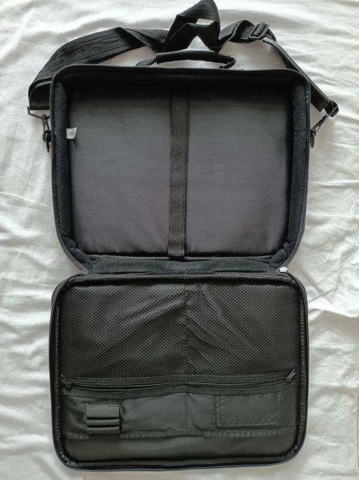 Geanta laptop impecabila