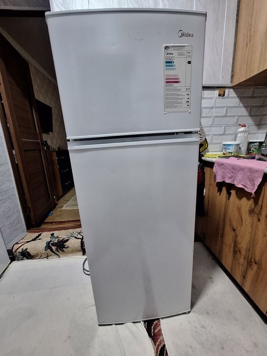 Холодильник Midea в хорошем состоянии как новый